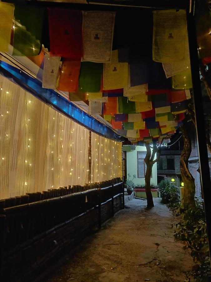 Moustache Mcleodganj Hostel McLeod Gandzs Kültér fotó